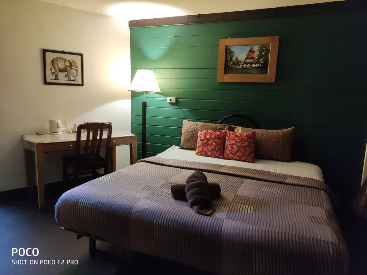 Tamarind Guesthouse Phra Nakhon Si Ayutthaya Dış mekan fotoğraf